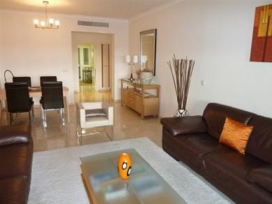 Apartamento con 2 dormitorios se vende en Marbella, Costa del Sol