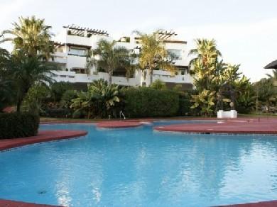 Apartamento con 2 dormitorios se vende en Marbella, Costa del Sol