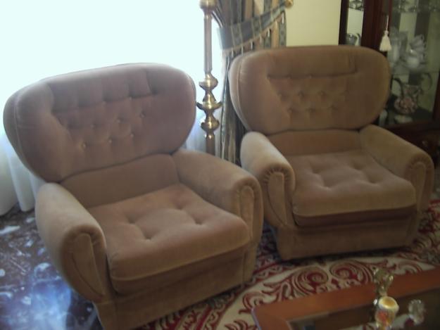 VENDO SOFA 3 PLAZAS Y 2 SILLONES OREJEROS