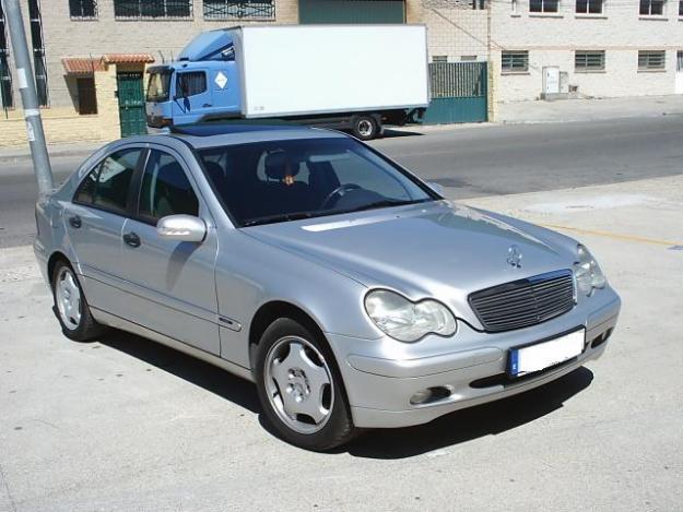 MERCEDES BENZ C-220 - CDI -IMPECABLE-