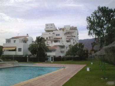 Apartamento con 2 dormitorios se vende en Estepona, Costa del Sol