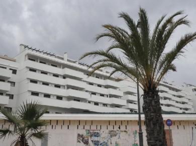 Apartamento con 2 dormitorios se vende en Estepona, Costa del Sol