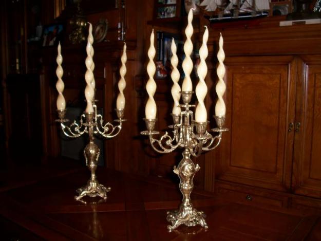 Dos candelabros