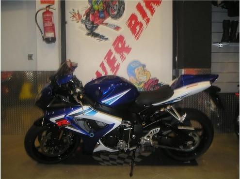 SUZUKI GSX R750