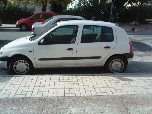 Vendo clio con todos los extras.