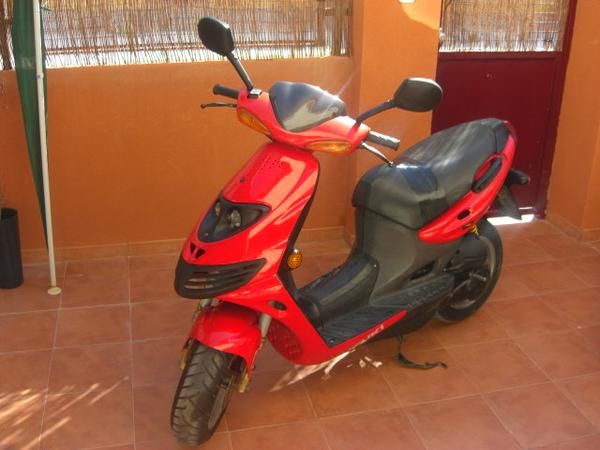 VENDO  SCOOTER  SUZUKI AY 50CC