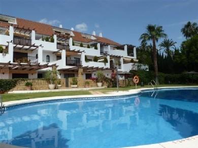 Apartamento con 2 dormitorios se vende en Marbella, Costa del Sol