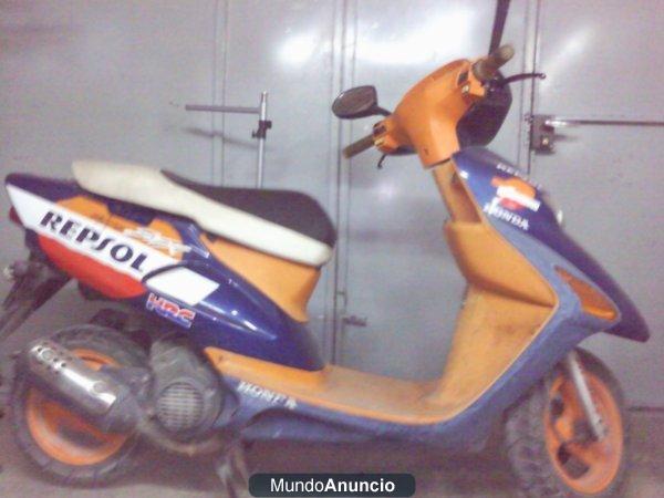 Se vende Honda SFX Repsol 50cc. Buen estado