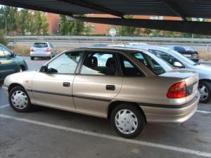 VENDO OPEL ASTRA 1.6. 72.000 KM. PERFECTO ESTADO