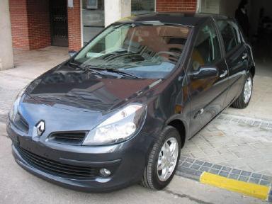 Venta de Renault NUEVO CLIO 1.5 DCI 85CV '06 en Fuencarral