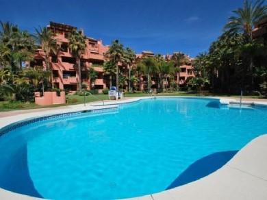 Apartamento con 3 dormitorios se vende en Marbella, Costa del Sol