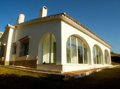 Chalet con 3 dormitorios se vende en Estepona, Costa del Sol