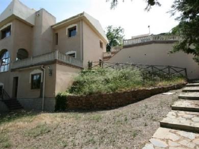 Chalet con 4 dormitorios se vende en Malaga, Costa del Sol