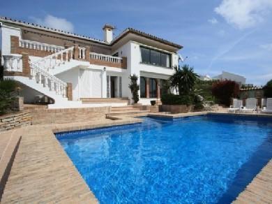 Chalet con 5 dormitorios se vende en Casares Costa, Costa del Sol