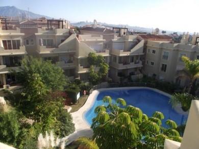 Apartamento con 2 dormitorios se vende en Estepona, Costa del Sol