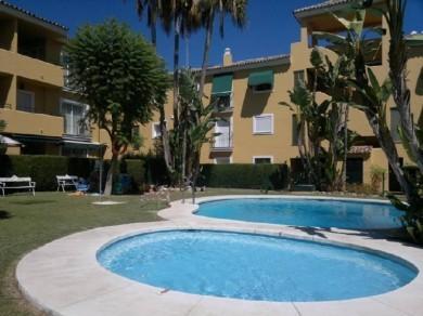 Apartamento con 3 dormitorios se vende en Marbella, Costa del Sol