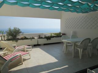 Apartamento en residencia : 2/4 personas - piscina - vistas a mar - bandol  var  provenza-alpes-costa azul  francia