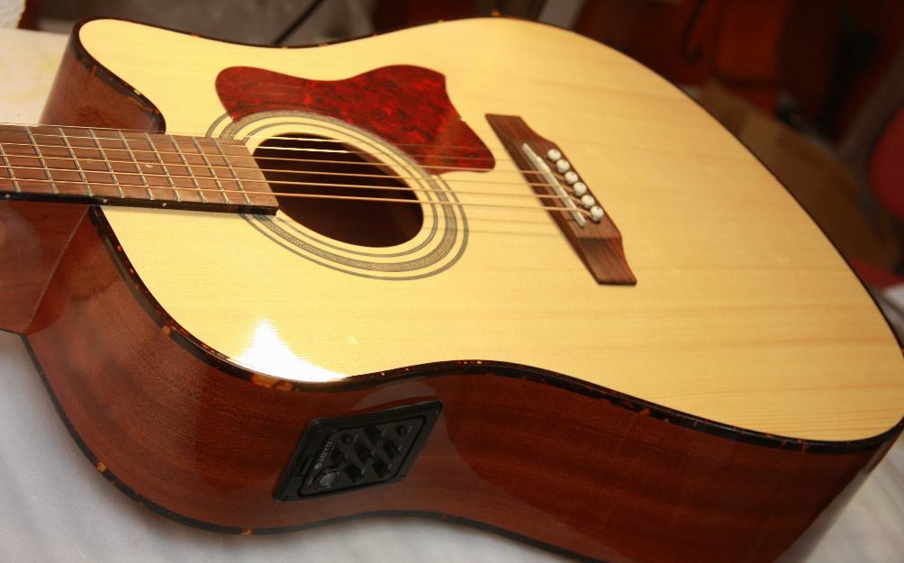 Guitarra electroacústica dreadnought nue