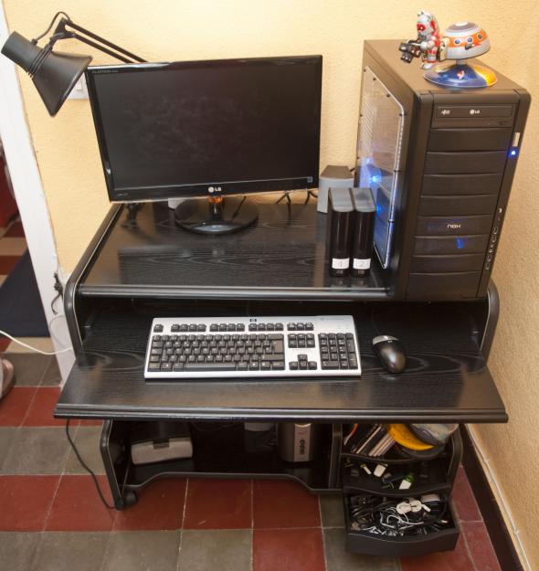 Se venden mesa de estudio y para ordenador