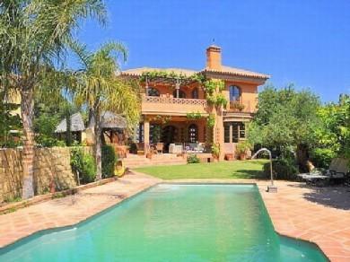 Chalet con 6 dormitorios se vende en Marbella, Costa del Sol