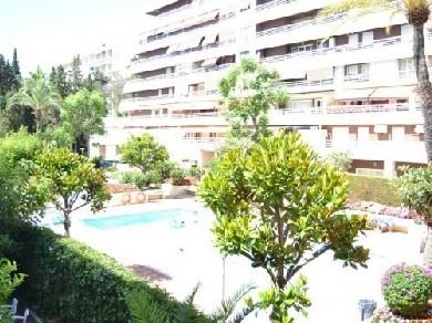 Apartamento con 3 dormitorios se vende en Marbella, Costa del Sol