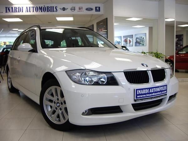 BMW  320d Touring  Con GPS, BLUETOOTH Y TECHO PANORAMICO!! Motor Efficient Dynamic 177 cv.