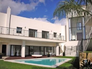 Chalet con 6 dormitorios se vende en Benahavis, Costa del Sol