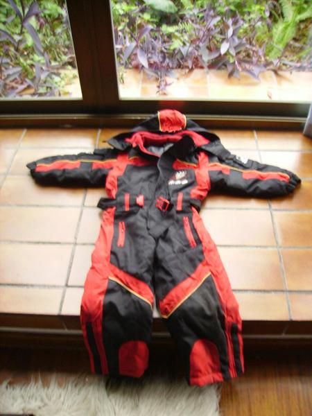 VENDO TRAJE DE NIEVE DE NIÑO T 3