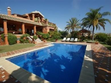 Chalet con 4 dormitorios se vende en Estepona, Costa del Sol