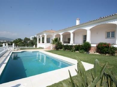 Chalet con 4 dormitorios se vende en Estepona, Costa del Sol