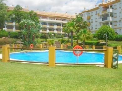 Apartamento con 2 dormitorios se vende en Marbella, Costa del Sol