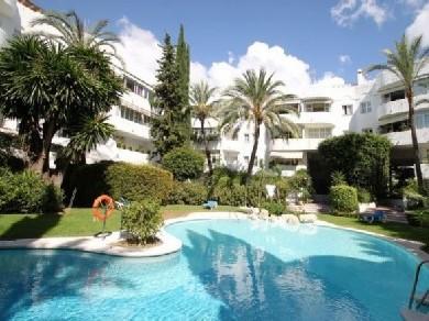 Apartamento con 3 dormitorios se vende en Marbella, Costa del Sol