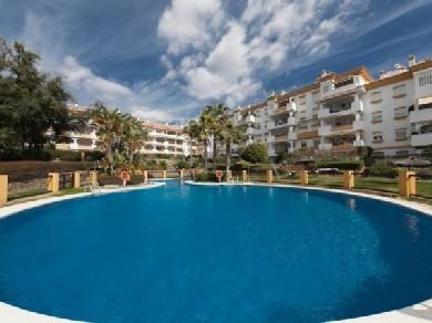 Apartamento Planta Baja con 3 dormitorios se vende en Marbella, Costa del Sol