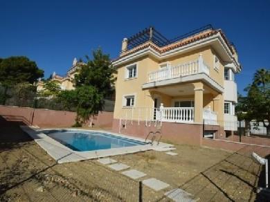 Chalet con 4 dormitorios se vende en Torremolinos, Costa del Sol