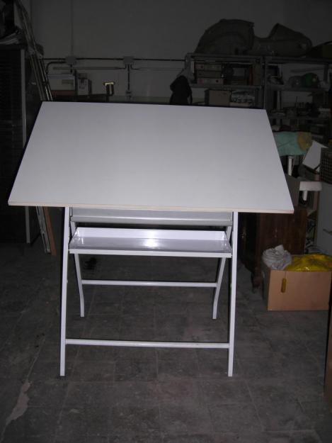 Vendo mesa dibujo metalica articulada precio 160 euros.