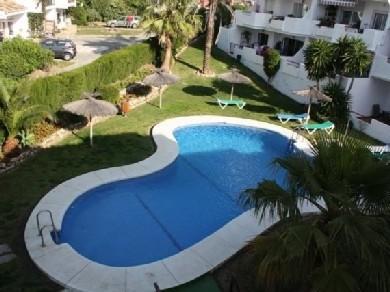 Apartamento con 2 dormitorios se vende en Estepona, Costa del Sol