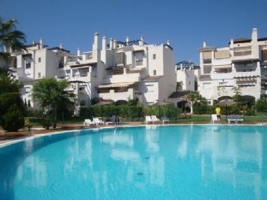 Apartamento con 3 dormitorios se vende en Marbella, Costa del Sol