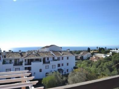 Apartamento con 2 dormitorios se vende en Marbella, Costa del Sol