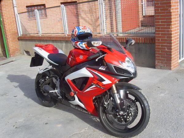 Se vende Suzuki Gsxr 600 k7