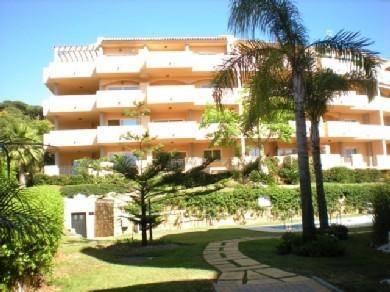 Apartamento con 2 dormitorios se vende en Marbella, Costa del Sol