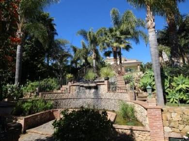 Chalet con 5 dormitorios se vende en Estepona, Costa del Sol