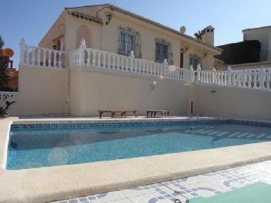 Chalet con 3 dormitorios se vende en Los Balcones, Costa Blanca