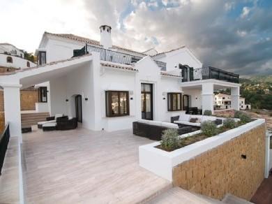 Chalet con 7 dormitorios se vende en Marbella, Costa del Sol