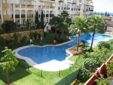 Apartamento con 2 dormitorios se vende en Marbella, Costa del Sol