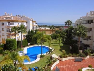 Apartamento con 3 dormitorios se vende en Marbella, Costa del Sol