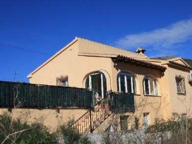 Chalet con 4 dormitorios se vende en Jalon