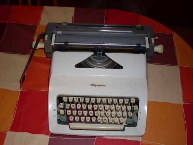 MAQUINA DE ESCRIBIR OLYMPIA WERKE AG