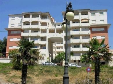 Apartamento con 4 dormitorios se vende en Estepona, Costa del Sol