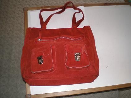 vendo bolso rojo de ante casi nuevo 11 euros