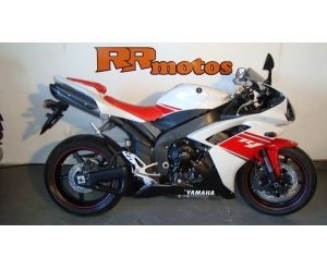 YAMAHA R1